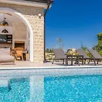 فيلة Malina Comfortable مالينسكا